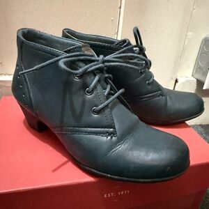 Rockport Milanese Blue Lace Up Boots with Classic Design